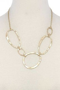 HAMMERED OVAL NECKLACE